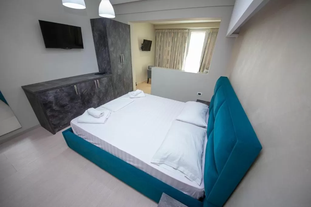 Miki 10 - Family 10.jpg